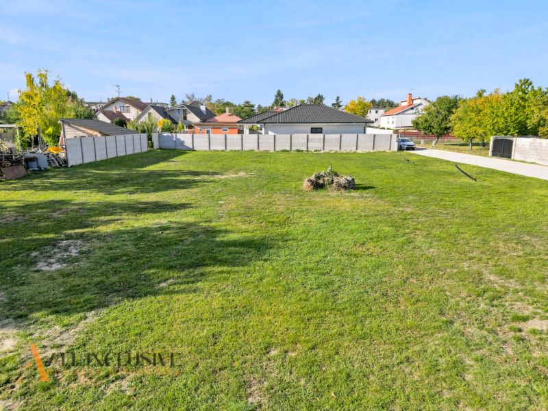 Na predaj stavebný pozemok (582 m²), Rohovce