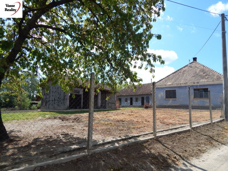 Na predaj vidiecky dom na pozemku 2104 m2 v Martovciach.