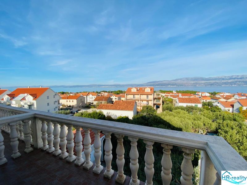 Brač(HR)–Zariadený apartmán s výhľadom na more