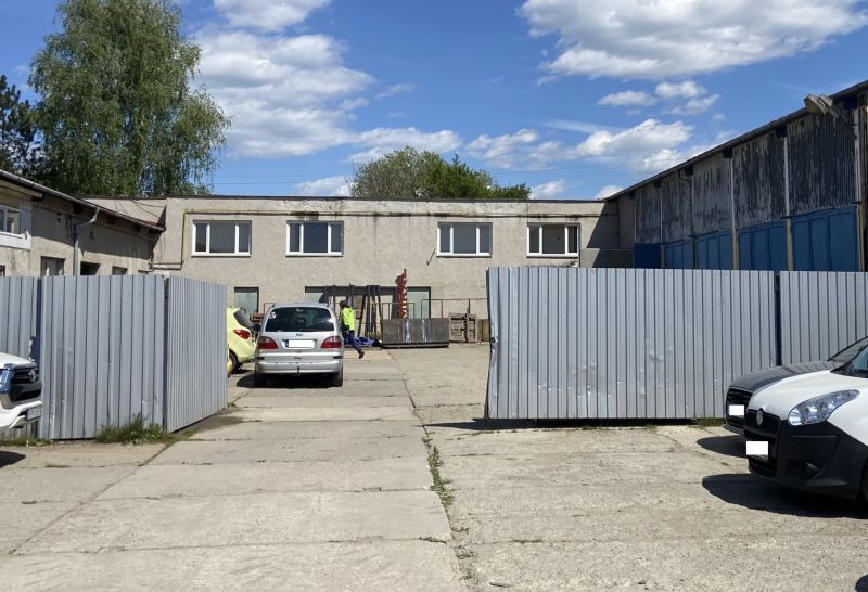 Ponúkame na prenájom haly so samostatným dvorom v Rimavskej Sobote - Autá a priemyselná budova na Košickej ceste, Rimavská Sobota, Zvláštne nehnuteľnosti.