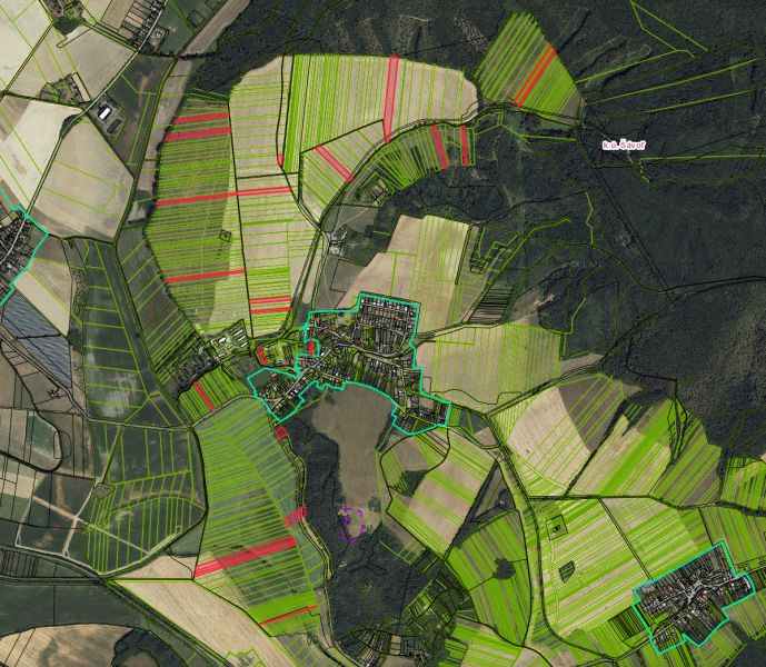 Šávoľ – 10.000 m2 ORNÁ PÔDA a LESY - Poľnohospodárske a lesné pozemky v Šávoli, rôzne políčka a lesy z výšky.