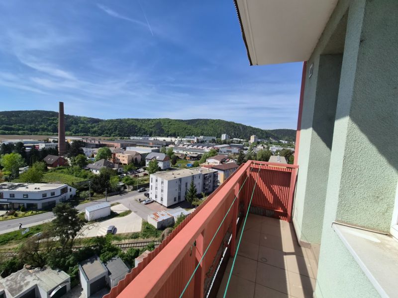 3 izbový byt 77m2 s balkónom Trenčín - Kubrá  - Výhľad z 3-izbového bytu na ulici Pred poľom v Trenčíne.