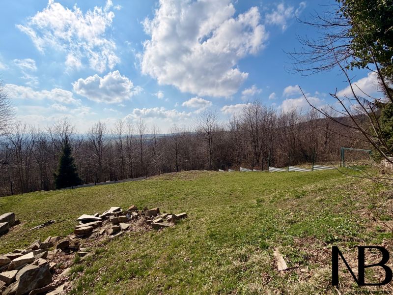 Na predaj slnečný pozemok, 1066 m², rodinný dom (LV),  Lubina - Pozemok na bývanie v Lubine na ulici Lubina s výhľadom na les.