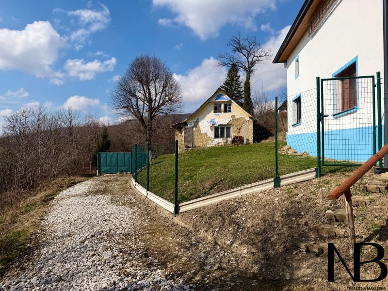 Na predaj slnečný pozemok, 1066 m², rodinný dom (LV),  Lubina - Dom s dvorom a plotom na pozemkoch - bývanie v Lubine, Lubina.