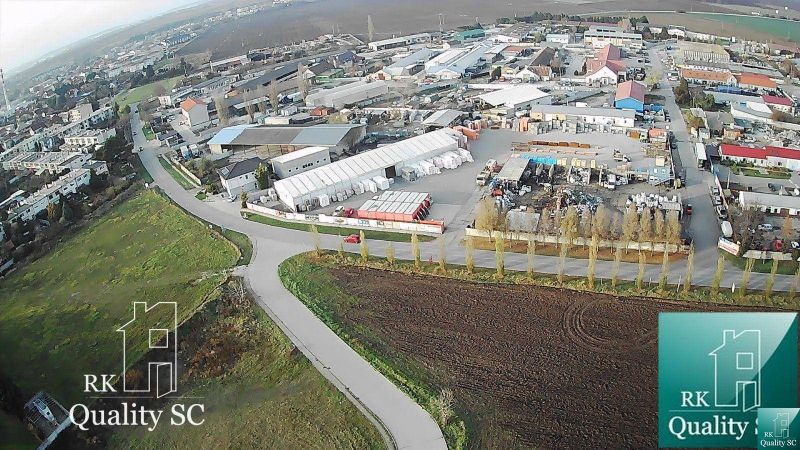 SENEC - NA PREDAJ stavebný pozemok pre šport a rekreáciu aj pre develo - Letecký pohľad na komerčný objekt na Slnečných jazerách SEVER v Senci, Pozemky - bývanie.