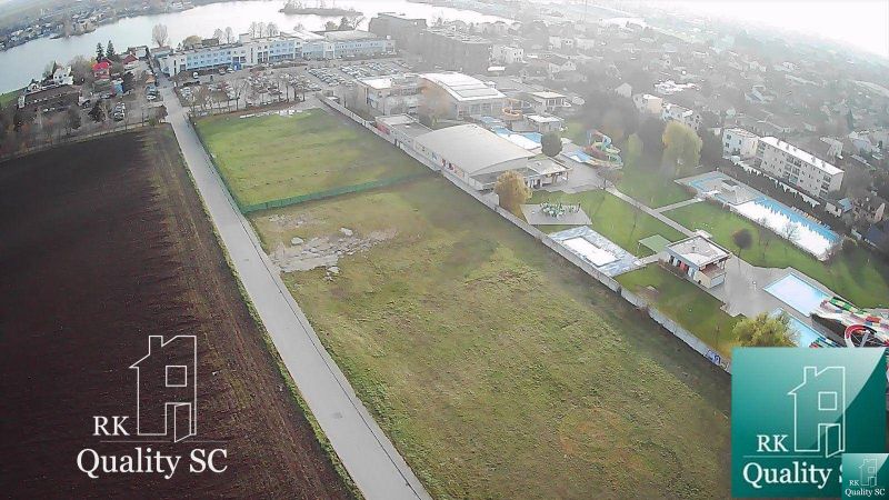 SENEC - NA PREDAJ stavebný pozemok pre šport a rekreáciu aj pre develo - Letecký pohľad na pozemky na bývanie pri Slnečných jazerách SEVER v Senci.