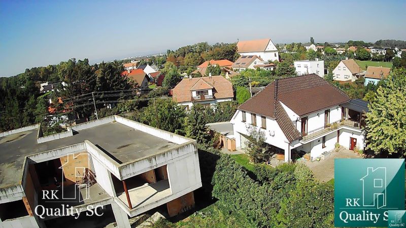 NOVÁ CENA - okr. SENEC - KRÁĽOVÁ PRI SENCI – NA PREDAJ – PRE NÁROČNÝCH - Pohľad zhora na rodinné domy v Kráľovej pri Senci - Záhumenskej, Senec.