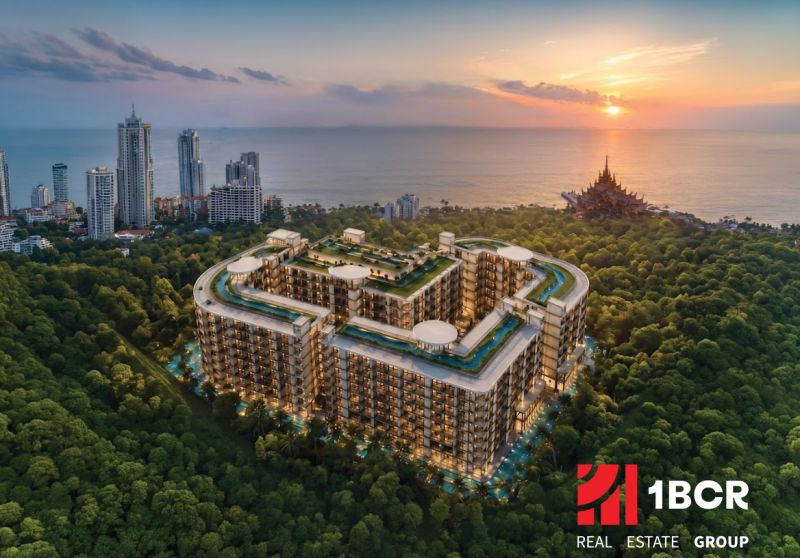 LOVE IT WONGAMAT BEACH PATTAYA - Výstavba bytov v Pattayi pri mori, obklopená zeleňou a vysokými budovami.