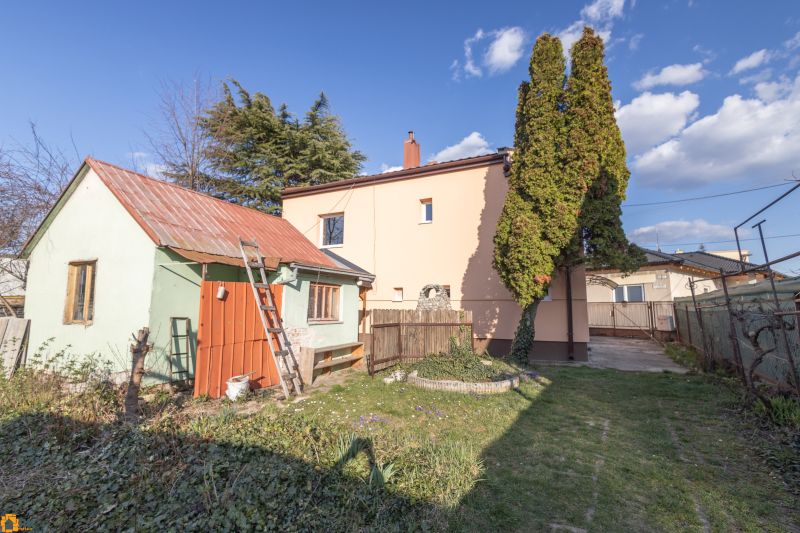 Predaj rodinného domu Piešťany - Rodinný dom na Mlynskej ulici v Piešťanoch, s vedľajšou stavbou a záhradou.