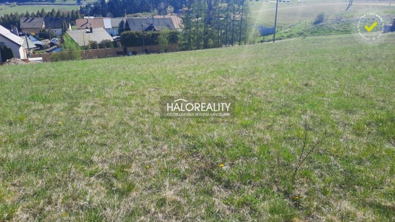 Predaj, pozemok pre rodinný dom   726 m2 Gánovce - Z... - Pozemky v Gánovciach ideálne na bývanie, s výhľadom na okolitú krajinu a domy.