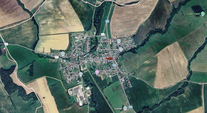 Pozemky Tulčík pri Prešove – investičná príležitosť 38 €/m² - Letecký pohľad na poľnohospodárske a lesné pozemky v Tulčíku a okolí.