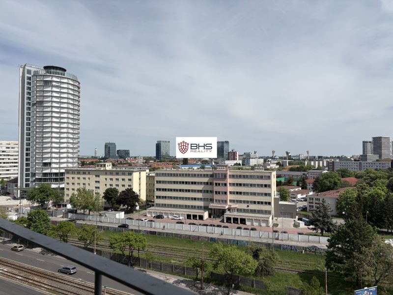 Prenájom 2i-byt s lodžiou s krásnym výhľadom na Račianskej ulici - Výhľad na panorámu Bratislavy z Račianskej ulice, neďaleko 2-izbového bytu.