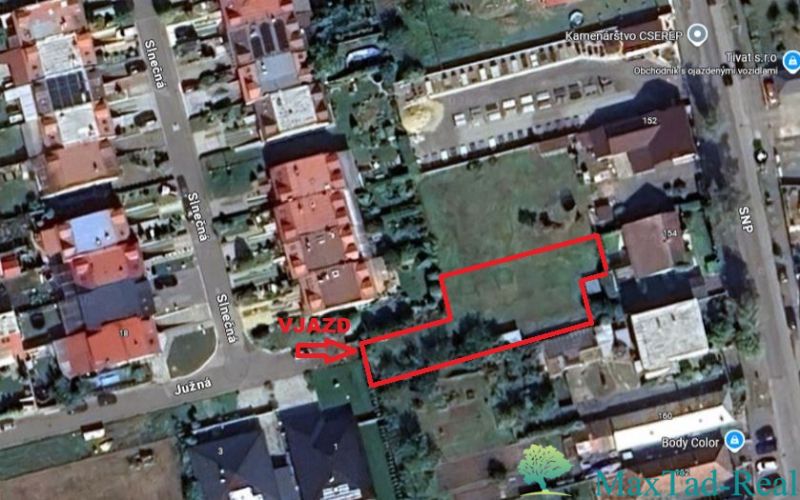 Pozemok, aký sa v ponukách v Trebišove takmer neobjavuje.  - Letecká snímka pozemkov na Južnej ulici v Trebišove, určené na bývanie.