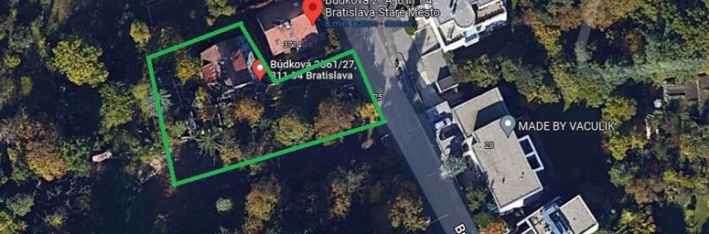 PREDAJ -Lukratívny pozemok so starším domom pri Horskom parku - Letecký pohľad na rodinný dom na Búdkovej ulici v Bratislave - Staré Mesto.