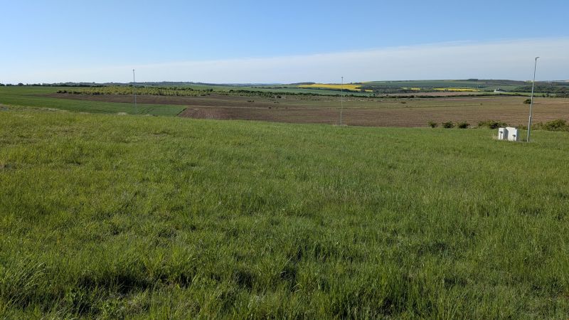 Stavebný pozemok 601 m2 v Štitároch - Zelené lúky a polia okolo Štitár vhodné pre pozemky - bývanie.