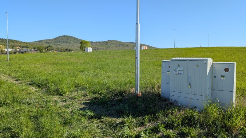 Stavebný pozemok 601 m2 v Štitároch - Zelené pozemky v Štitároch s výhľadom na hory, vhodné pre bývanie.