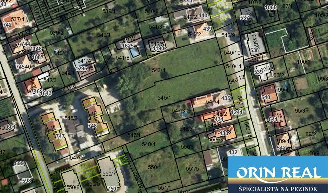 LUKRATÍVNY SP V BUDMERICIACH NA VÝSTAVBU RD ALEBO  BYT.DOMOV - 4459 m2 - Letecký pohľad na pozemky pre bývanie v Budmericiach, na ulici J.Rašu.