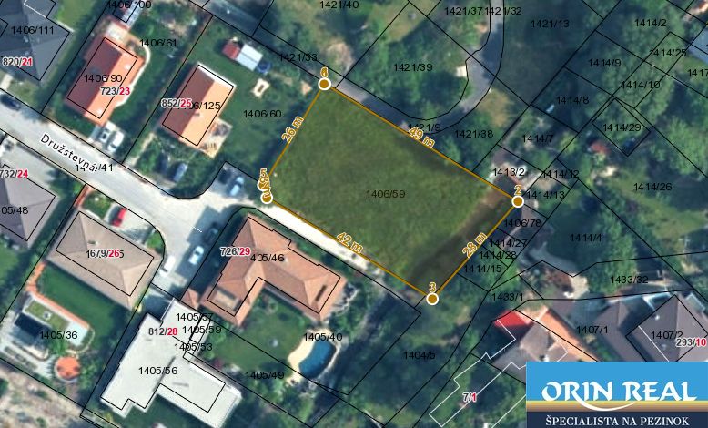  SP V LIMBACHU - 1310 m2 - SO ST.POVOLENÍM A PROJEKTOM V CENE - Rovinatý pozemok na ulici Družstevná, ideálny pre bývanie, s presne zameranými rozmermi.