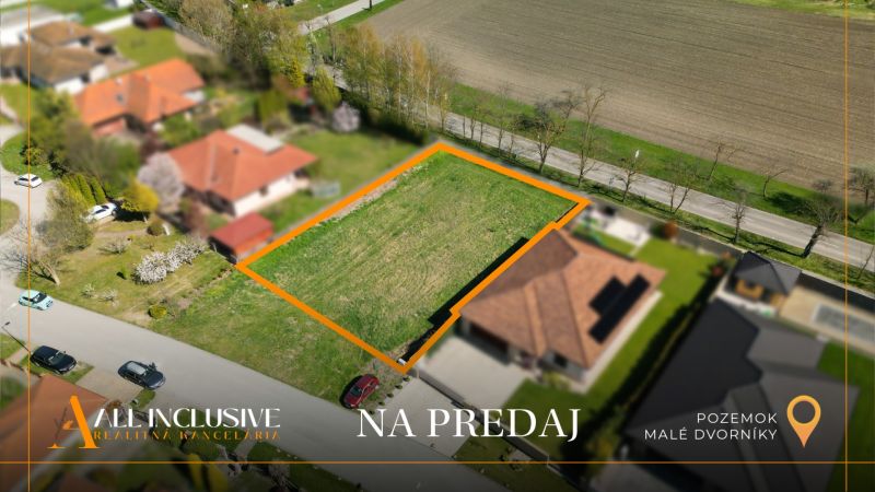 Na predaj 1046 m² stavebný pozemok, Malé Dvorníky - Na snímke vidno pozemok na bývanie v Malých Dvorníkoch, pripravený na predaj.