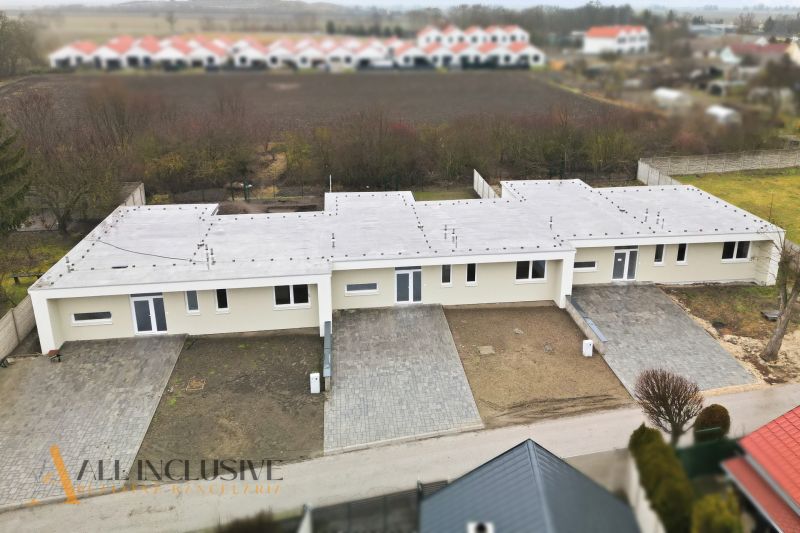 Na predaj 4-izbové novostavby, Veľká Paka - Rodinný dom na Čukárskej Pake vo Veľkej Pake s dvormi a parkovacími miestami.