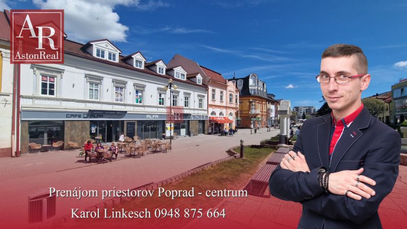 PRENÁJOM Priestory Poprad - Námestie Sv.Egídia - prízemie - 35 m2 - Kancelárie na Nám. Sv. Egídia v Poprade s kaviarňou a lavičkami vedľa fontány.