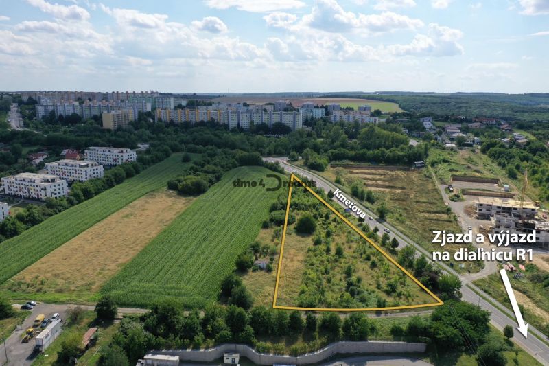 NA PREDAJ pozemky na výstavbu bytoviek Nitra - Pozemky - bývanie v Nitre, Klokočina, s výhľadom na okolité bytovky a zeleň.