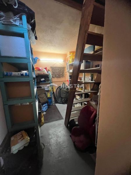 NOVINKA NA TRHU | Rodinný dom v obci Cerová – ideálne miesto pre pokoj - Úložný priestor s policami a schodiskom v Rodinnom dome.