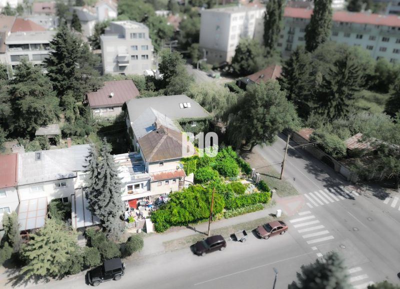 Rodinný dom s príbehom na výnimočnom mieste – Gaštanová ulica - Rodinný dom v Bratislave - Starom Meste obklopený zeleňou, s priľahlou záhradou.