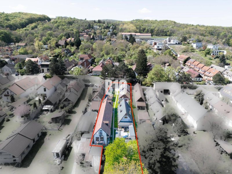 Rozvojový pozemok s existujúcou zástavbou – Jadranská ulica, Bratislav - Letecký pohľad na domy a pozemky - bývanie, Jadranská, Bratislava IV.