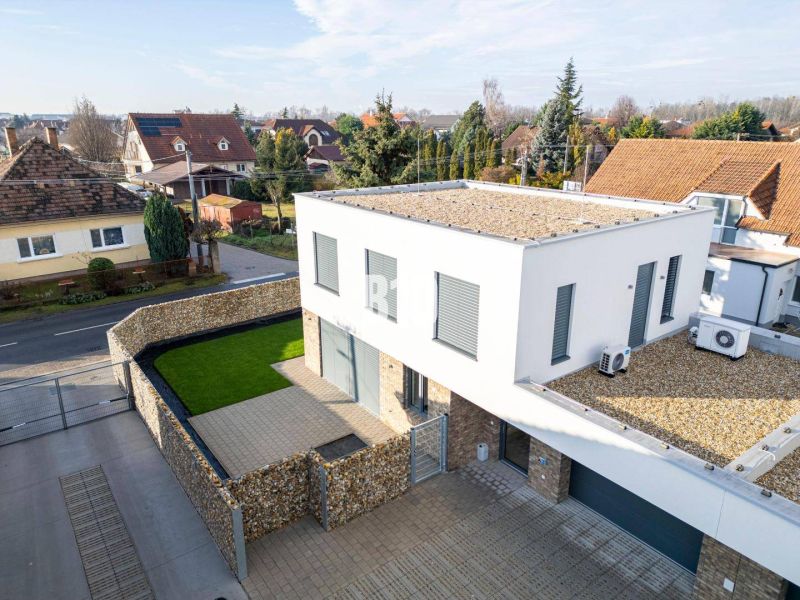 NOVOSTAVBA - 5i rodinný dom v nadštandardnom prevedení s garážou uprav - Rodinný dom na Ivanskej ulici v Malinove s plochou strechou a záhradou.