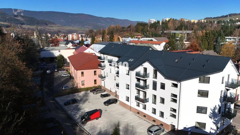 Na predaj byty rôznych veľkostí v bytovom dome REZINDENCIA KUBÍN - Pohľad na novostavbu a okolie na Matúškovej ulici v Dolnom Kubíne, 3-izbové byty k dispozícii.