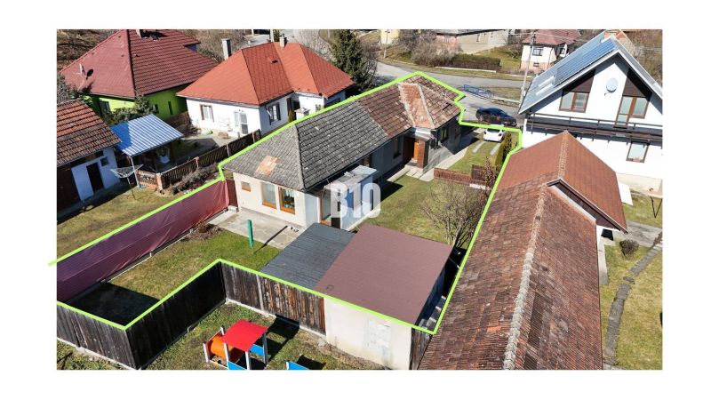 REZERVOVANÉ-Rodinný dom na predaj - Ľubeľa - Rodinný dom v Ľubeli so záhradou, altánkom a úložnými priestormi. Tradičná strecha a oplotenie.