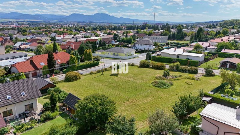 NOVÁ CENA: Prémiový pozemok v najžiadanejšej časti Martina – Stráne! - Pohľad na pozemky pre bývanie v Martine s panorámou okolitej krajiny.