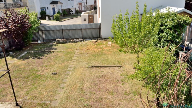 Najlepšia adresa v Michalovciach? Pri Laborci s projektom na prestavbu - Záhrada za rodinným domom, s trávnikom a stromami na ulici Nabr. J. M. Hurbana v Michalovciach.