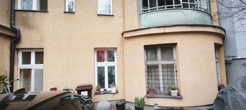 VEĽKORYSÝ 2i byt s rozlohou 76 m² v atraktívnej lokalite- Staré mesto - Fasáda historickej budovy v dvojizbovom byte na Leškovej ulici, Bratislava - Historické jadro.