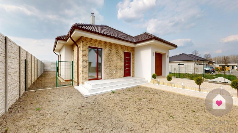 DUNAJSKÁ STREDA- 4i moderná novostavba RD s tep. čerpadlom + garážou - Rodinný dom v Dunajskej Strede na Ul. Vojvodcu Arpáda s tehlovou fasádou a dvoma vstupmi.