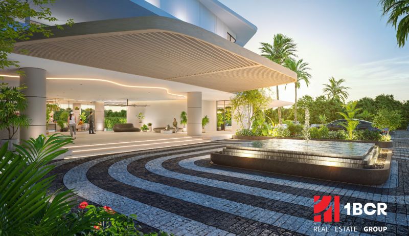 SOLE MIO RESIDENCES PHUKET - Architektonický vstup so záhradou a fontánou. Výstavba bytov v Phuket ponúka luxusné prostredie.