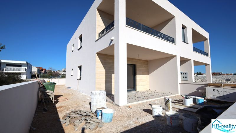 Vodice(HR)-3-izbový byt 81 m2 so záhradou - Stavba rekreačného apartmánu vo Vodiciach počas dokončovacích prác.