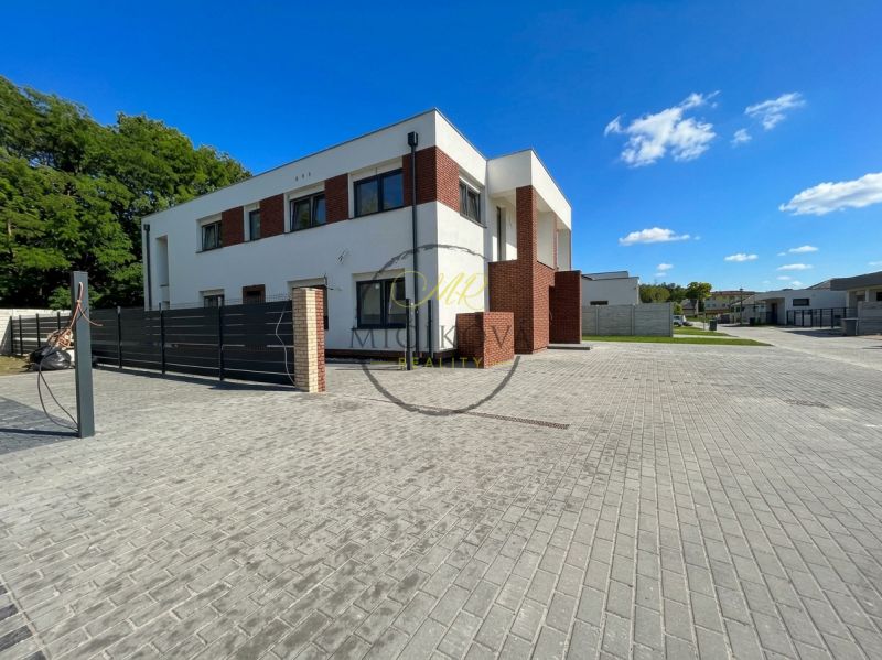 3 izbový byt na PRÍZEMÍ so záhradou v obci Tomášikovo + 2x parkovanie