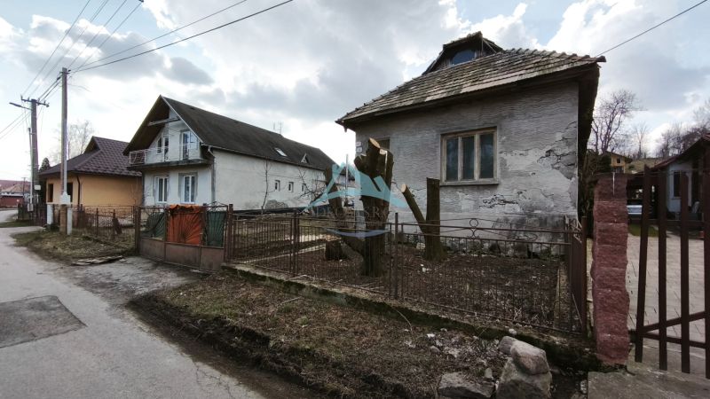 RD na rekonštrukciu na ul Tučekova vo V. Krtíši. - Rodinný dom na Tučekovej ulici vo Veľkom Krtíši, vedľa iných domov.