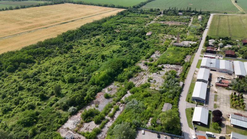 PREDAJ -Pozemok s výmerou 120.000 m2 a viac -10 km Nitra, 20 km Šurany