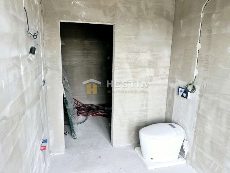 Výnimočný 5-izbový rodinný dom Šajdíkove Humence - Jadro v rozostavanom rodinnom dome s prípravou na elektroinštaláciu a sanitárne zariadenia.
