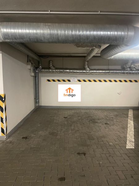 PRENÁJOM – 2-izbový veľkometrážny byt – Mostná, Nitra - Parkovacie miesto so vzduchotechnikou a dlažbou vo vnútornom priestore.