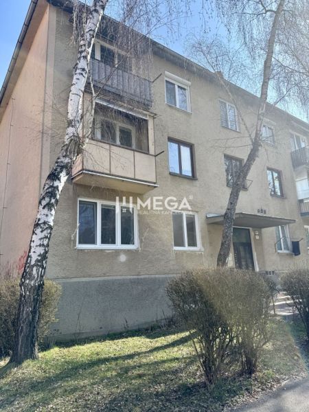 PREDANÉ- 2 izbový byt s balkónom blízko centra mesta Humenné - Bytový dom na Sokolovskej ulici v Humennom s dostupným 2-izbovým bytom.