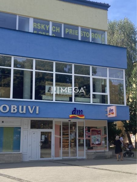 NA PRENÁJOM  kancelária na námestí v 