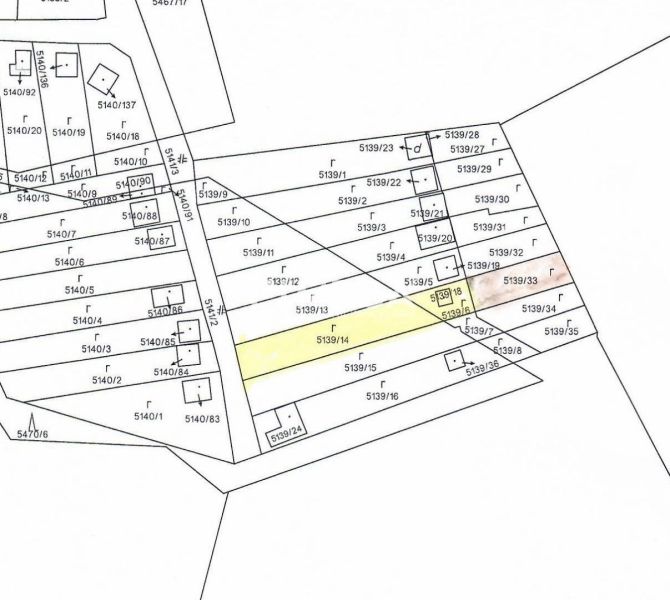 NOVÁ CENA za PREDAJ POZEMKU S DREVENOU CHATKOU v HUMENNOM - Mapa katastrálnych parciel v lokalite Humenné, zdôraznená parcela v Záhradách.