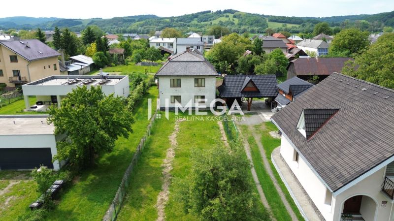 REZERVOVANÝ - Pôvodný rodinný dom v obci Dlhé nad Cirochou - Rodinné domy v Dlhom nad Cirochou na Železničnej ulici, obklopené zeleňou a prírodou.