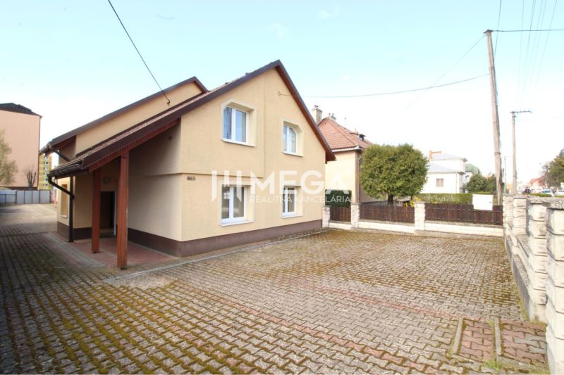 NA PREDAJ: Výnimočná nehnuteľnosť vo Vranove nad Topľou - Rodinný dom na ulici M. R. Štefánika vo Vranove nad Topľou.