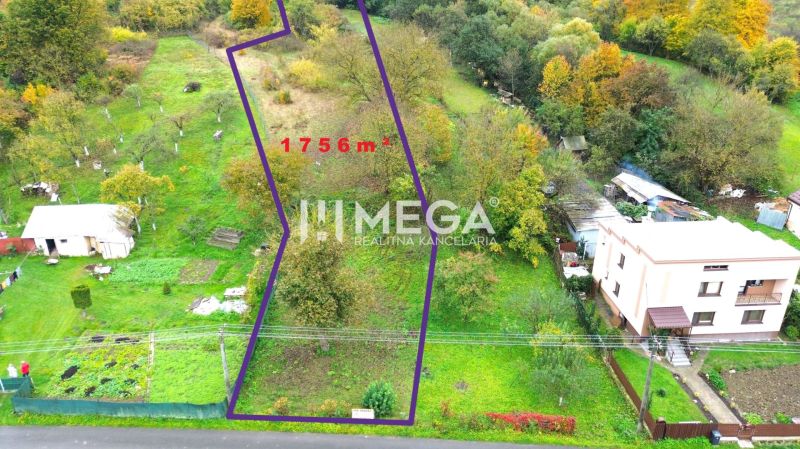 NA PREDAJ STAVEBNÝ POZEMOK – obec TURCOVCE - Pozemky - bývanie v Turcovciach s rozlohou 1756 m², obklopené zeleňou a záhradami.