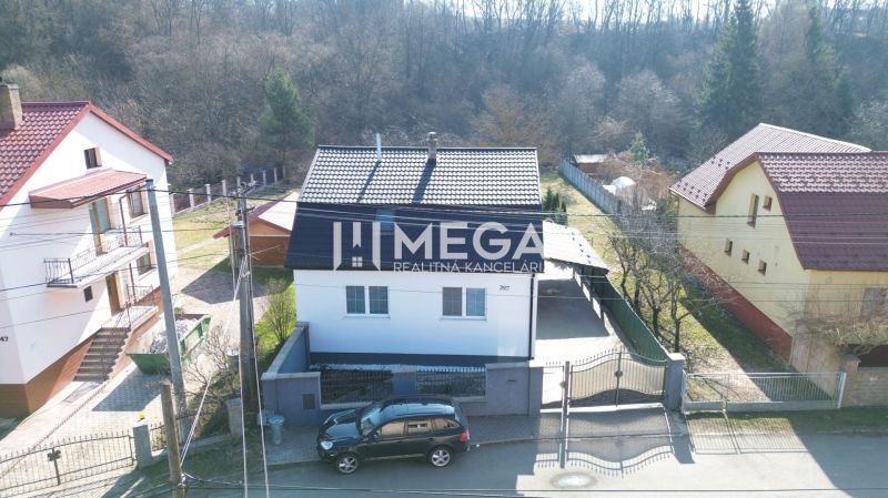 TOP CENA NA PREDAJ UNIKÁTNY RODINNÝ DOM MEDZILABORCE - Rodinný dom na ulici Kpt. Nálepku v Medzilaborciach s garážou a záhradou.